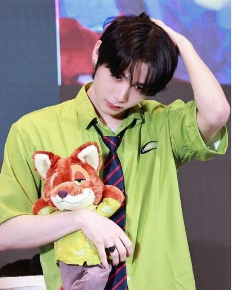 Behind-the-scenes cut of Taesan (BOYNEXTDOOR)