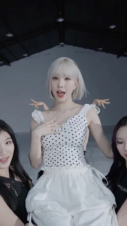 Momen yang diabadikan oleh penggemar VIVIZ