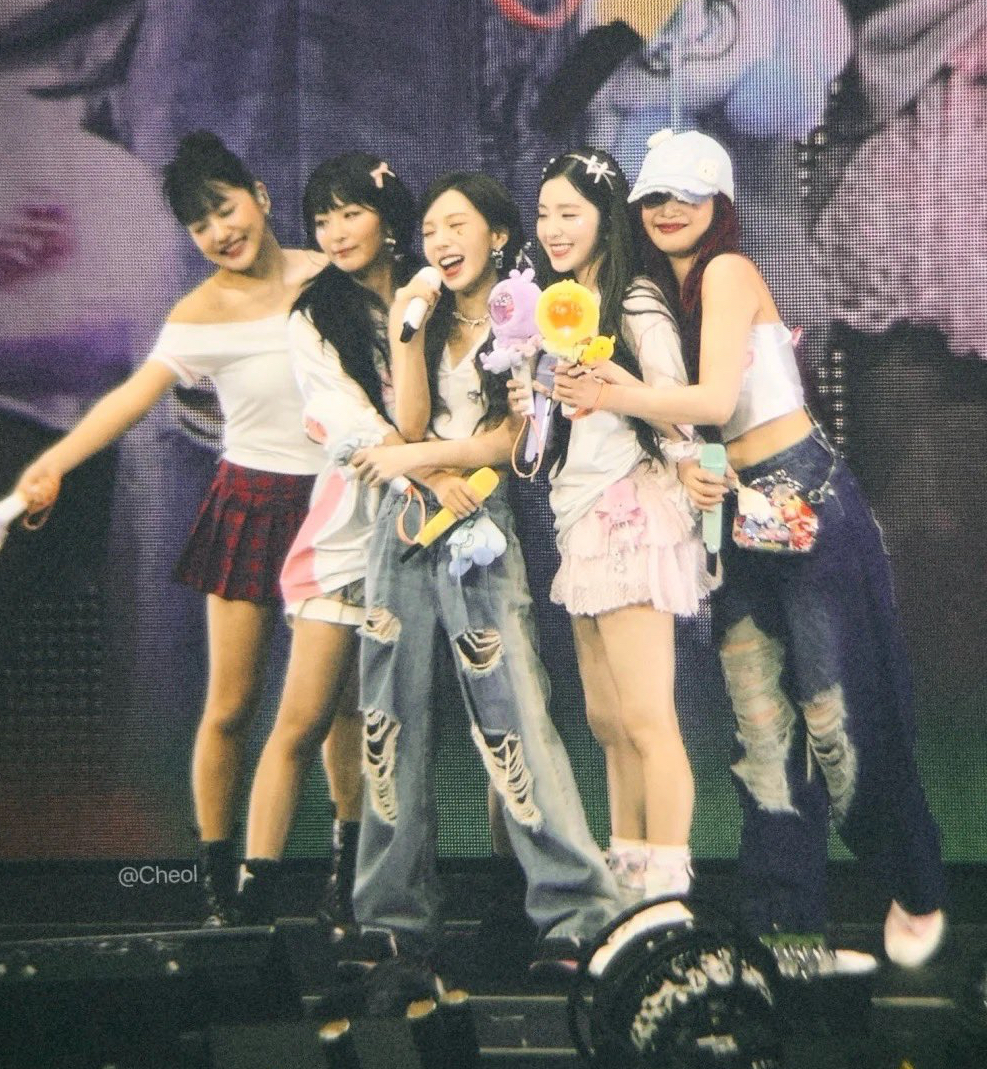 Foto aktivitas terbaru Red Velvet