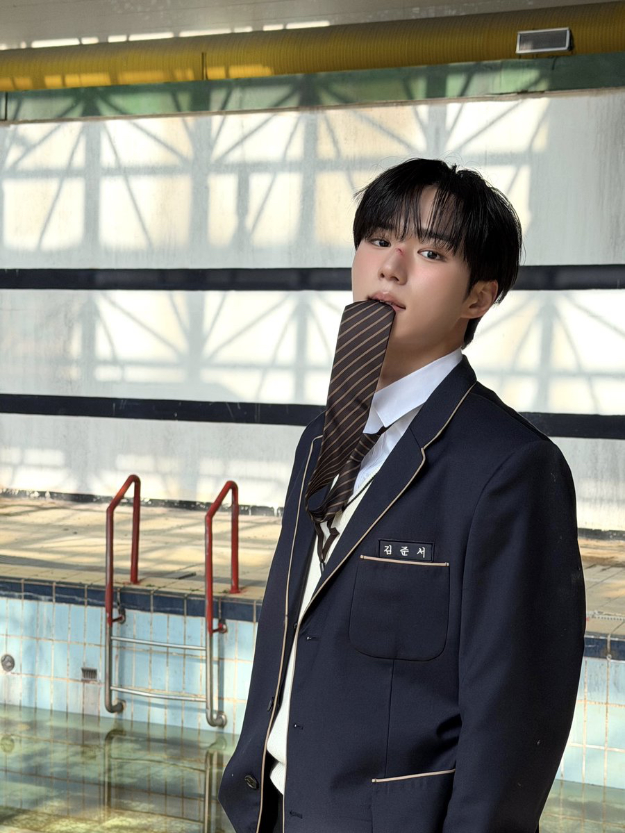 Behind-the-scenes cut of Kim Junseo (ALPHA DRIVE ONE)