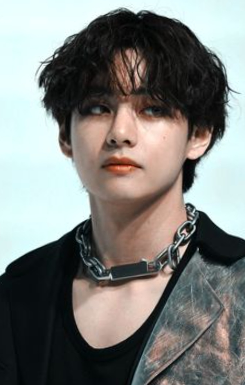 뷔 (방탄소년단)의 최신 사진