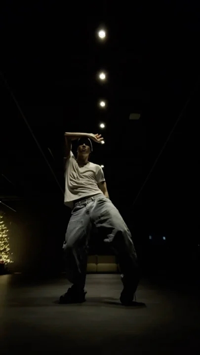 Foto aktivitas terbaru Kai (EXO)