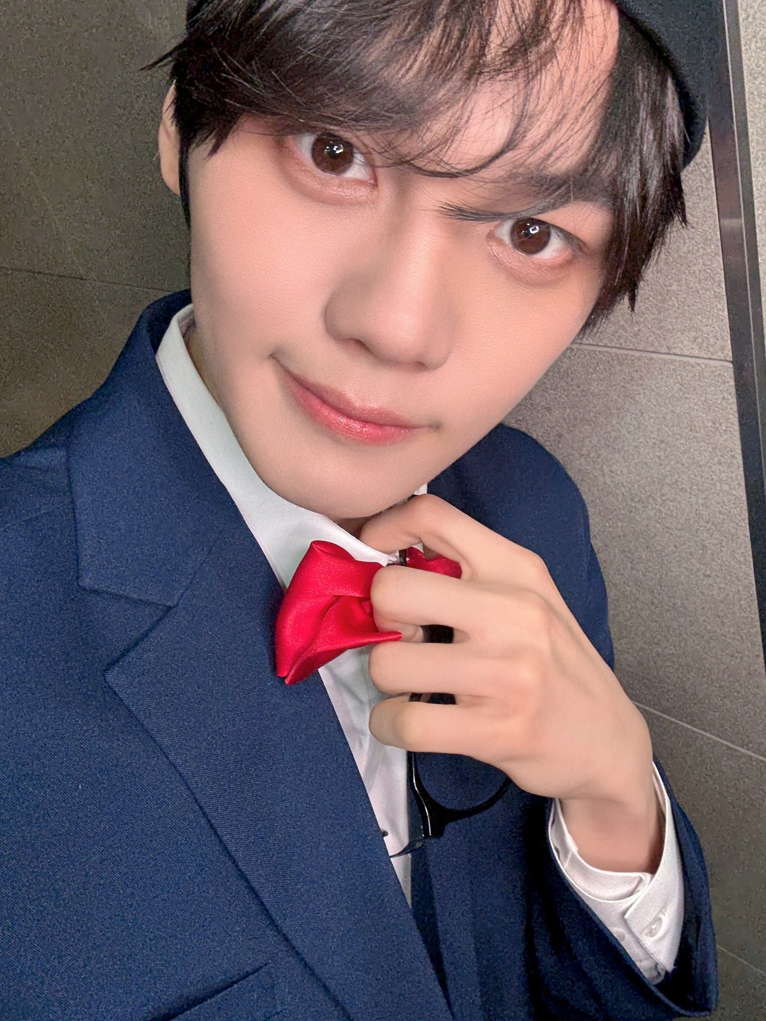 Behind-the-scenes cut of Kim Gyuvin (ZEROBASEONE)