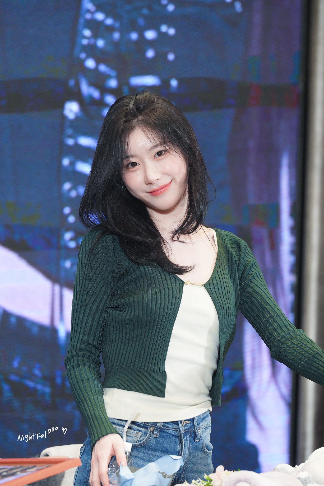 채령 (ITZY)의 비하인드 컷