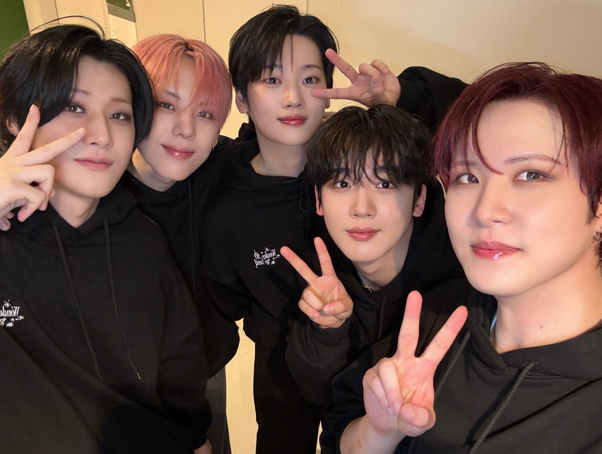 위아이의 비하인드 컷