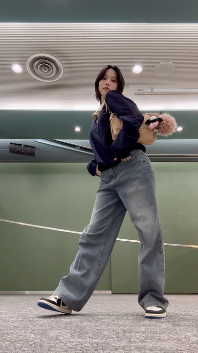 모모 (TWICE)의 비하인드 컷