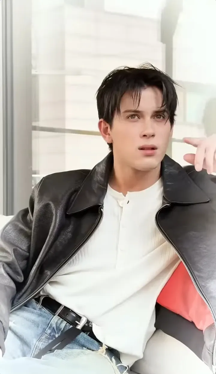 Latest photo of Alejandro (SANTOS BRAVOS)