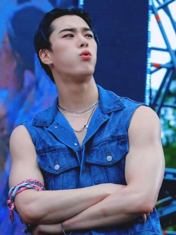 Behind-the-scenes cut of Moonbin (ASTRO)