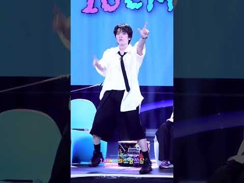 A moment captured by Jeong Sewoon's fan