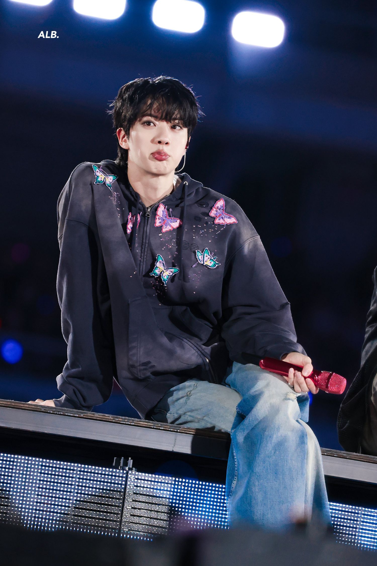 진 (방탄소년단)의 비하인드 컷