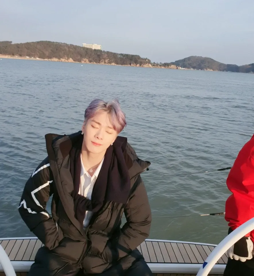 Behind-the-scenes cut of Moonbin (ASTRO)
