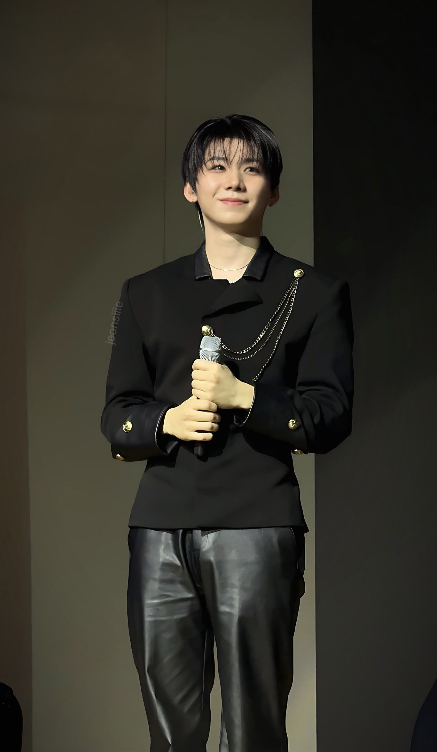 Fandom-recommended wallpaper image of Park Han (AHOF)