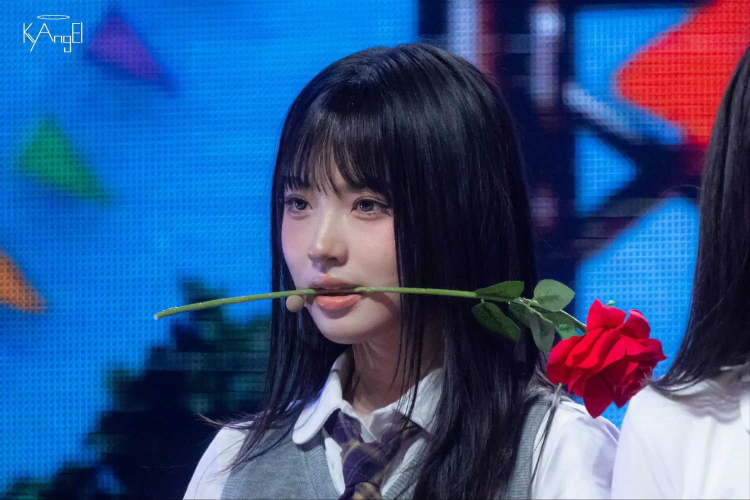 A moment captured by KYA (KiiiKiii)'s fan
