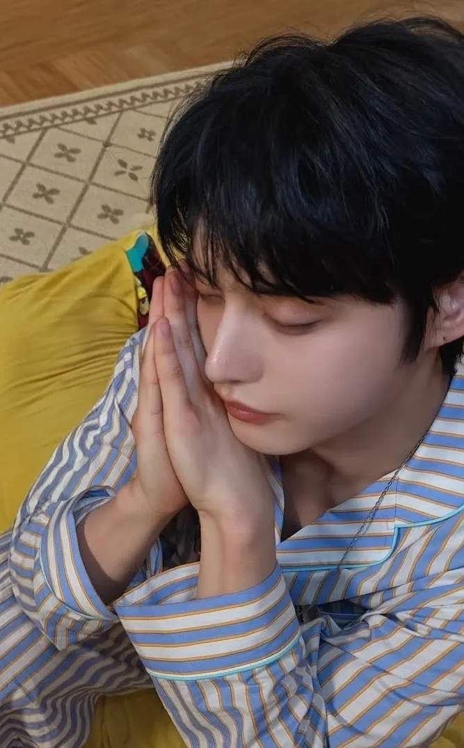 Recent activity shot of Kim Jiwoong (ZEROBASEONE)