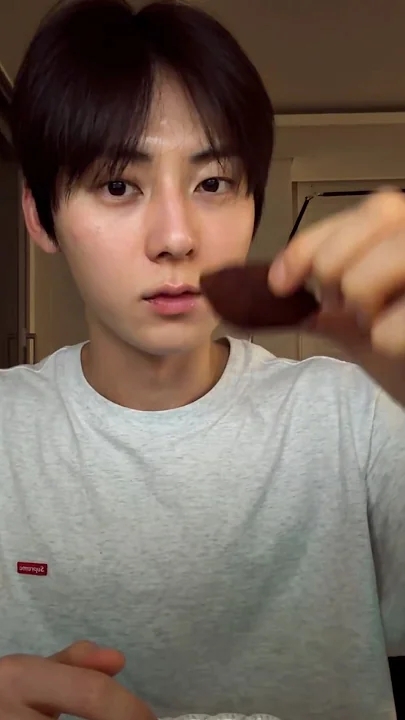 A heartfelt wallpaper shared by Hwang Minhyun's fans