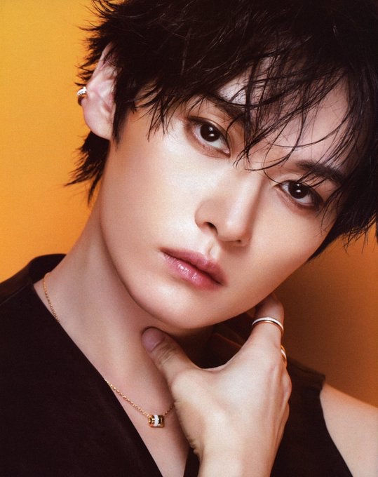 Behind-the-scenes cut of Lee Know (Stray Kids)