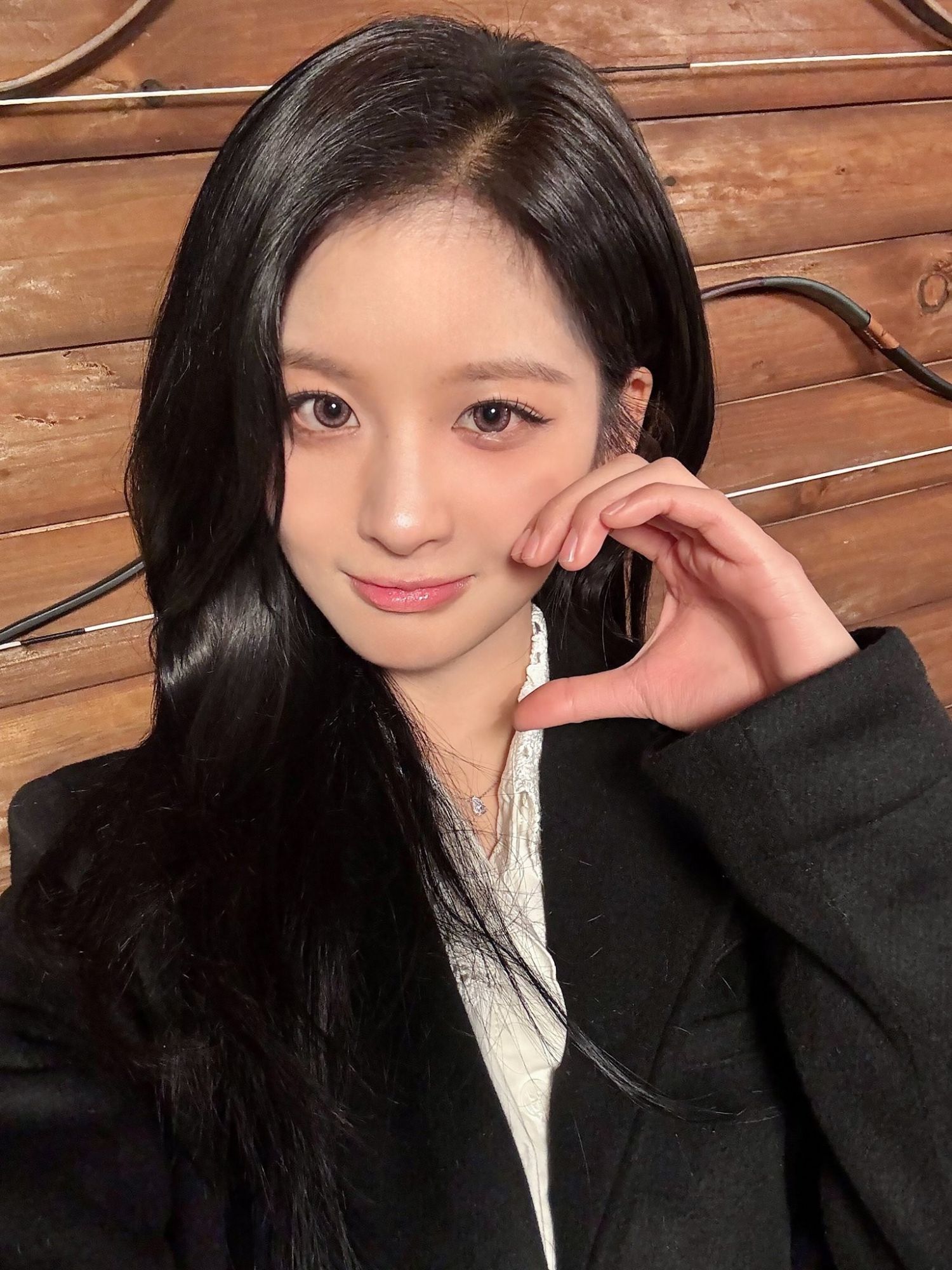 Behind-the-scenes cut of NMIXX