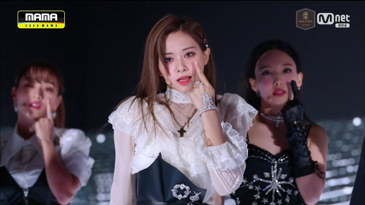 Foto aktivitas terbaru TWICE