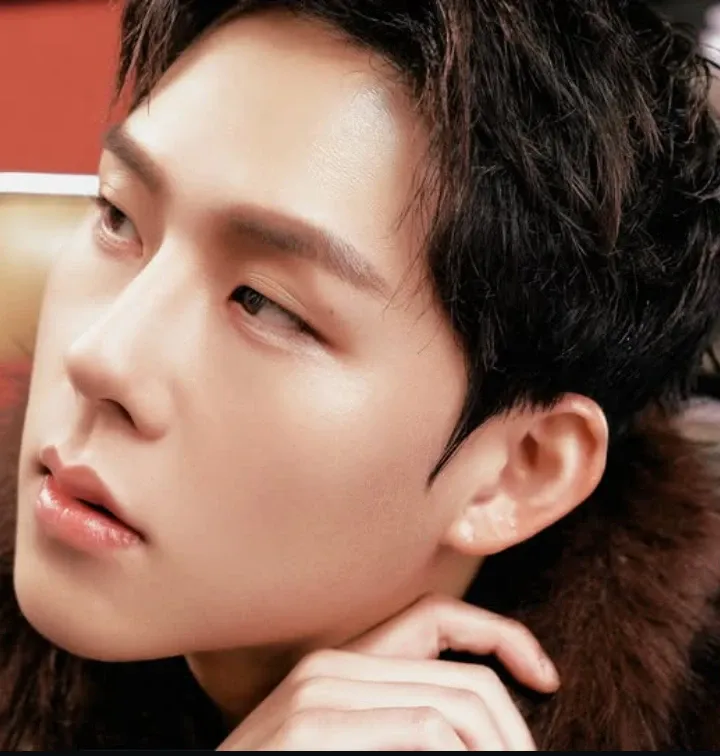 A moment captured by MONSTA X's fan