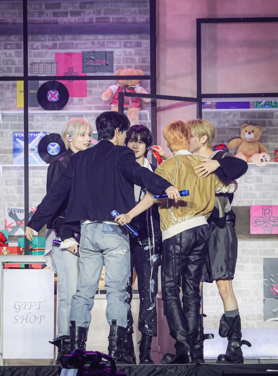 TOMORROW X TOGETHERの舞台裏ショット