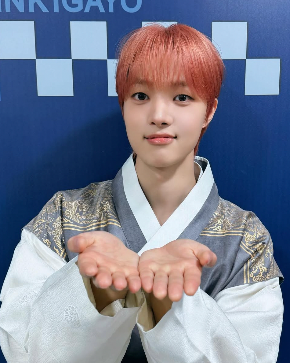 Recent activity shot of EJ (&TEAM)