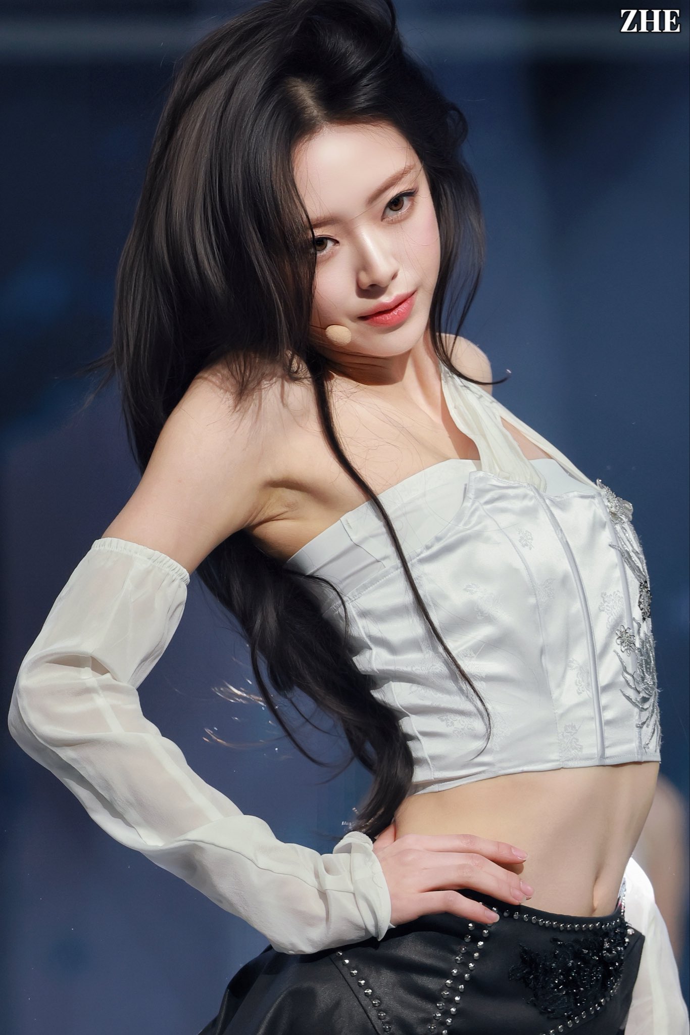 Recent activity shot of Yuna (ITZY)