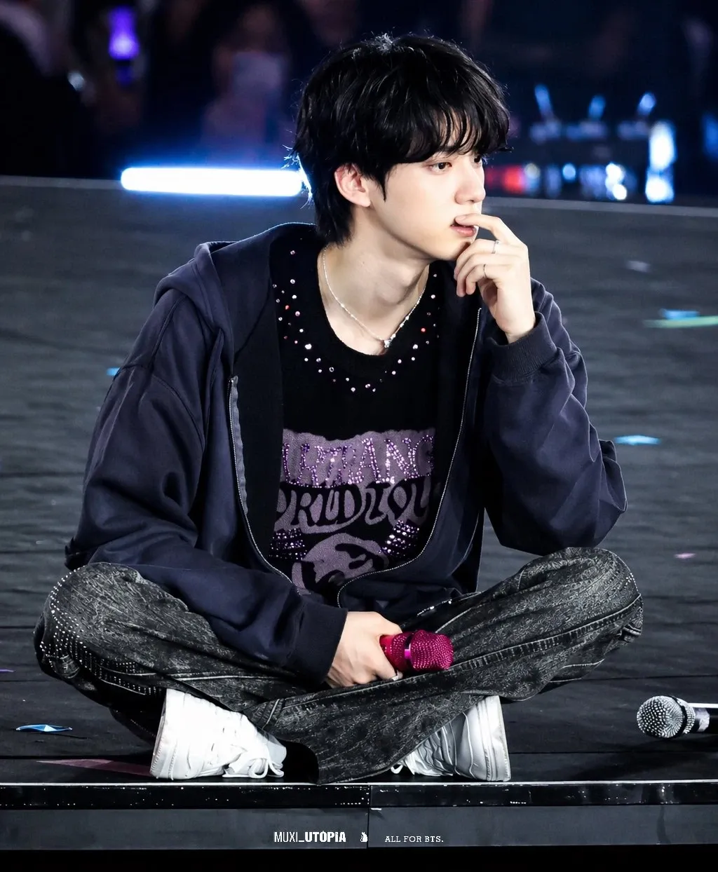 Foto aktivitas terbaru Jin (BTS)