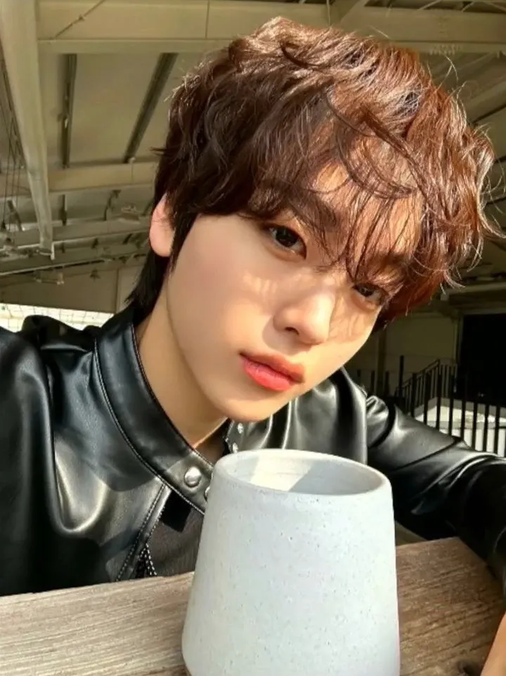 Recent activity shot of Hyeongjun (CRAVITY)