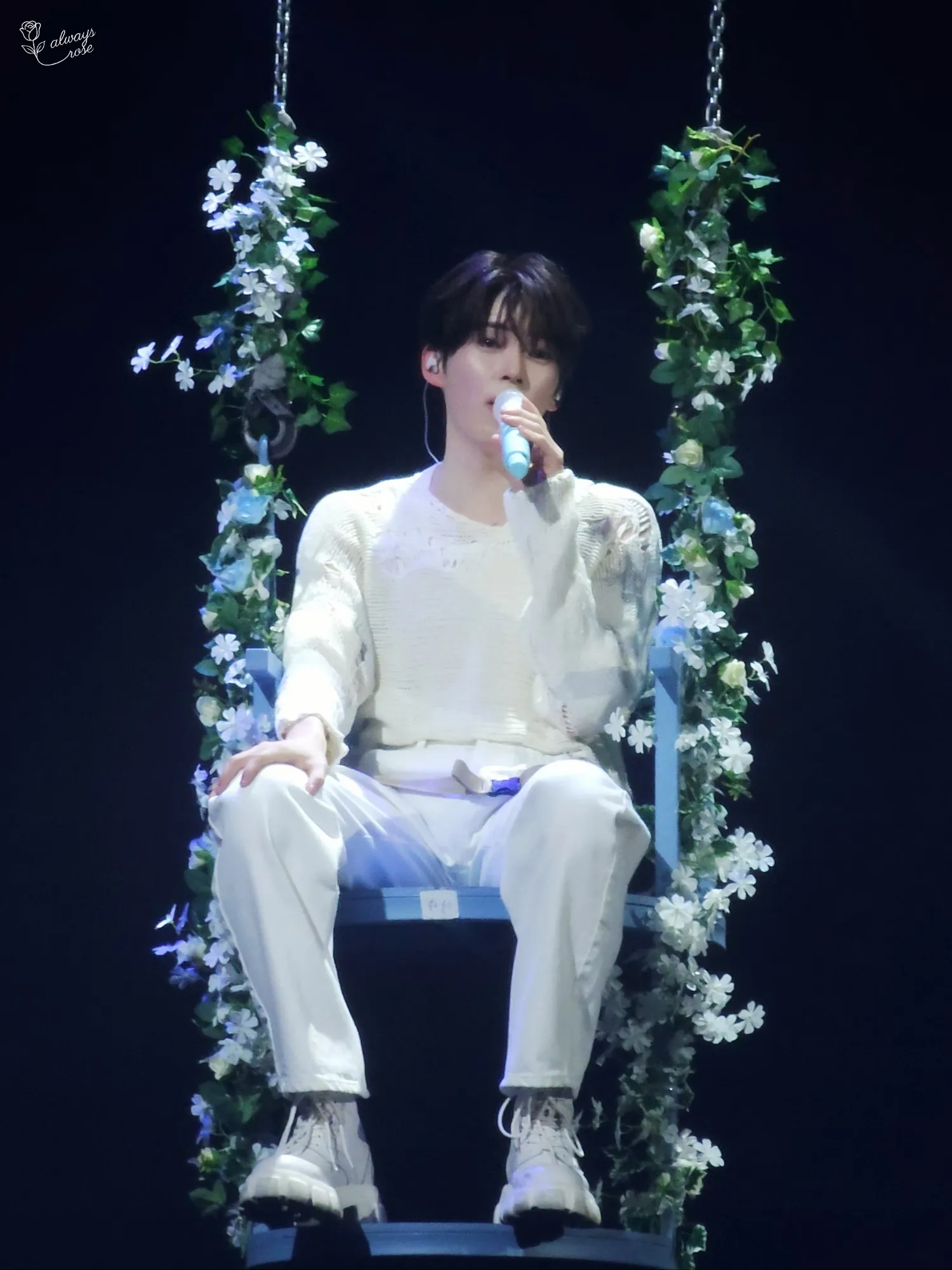 成韩彬 (ZEROBASEONE)粉丝拍下的瞬间