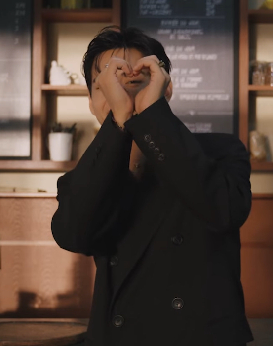 Foto aktivitas terbaru V (BTS)