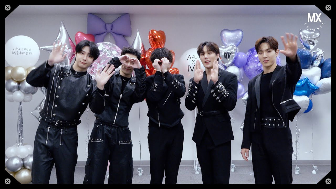 Foto aktivitas terbaru MONSTA X
