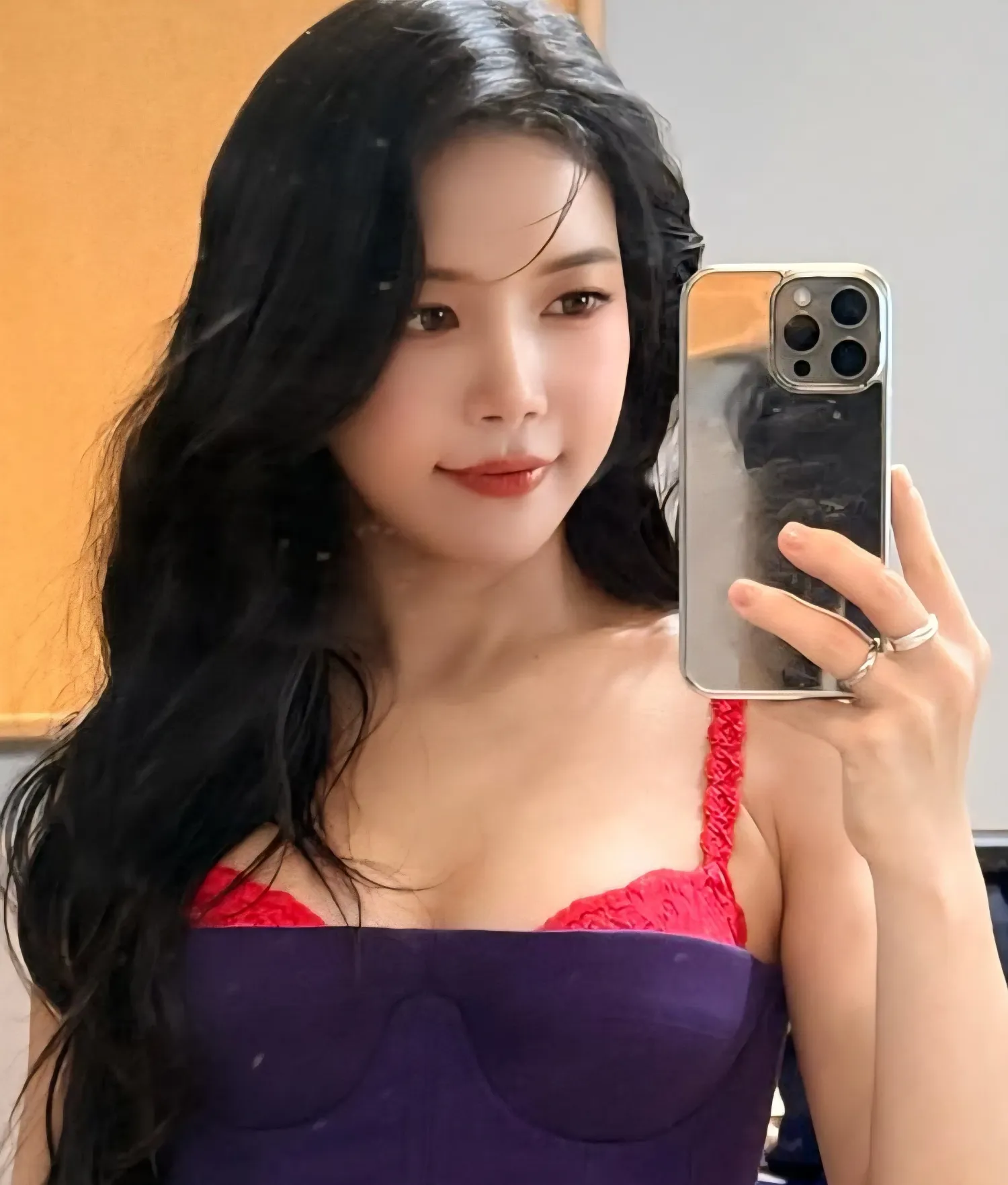 Latest photo of Solar (MAMAMOO)