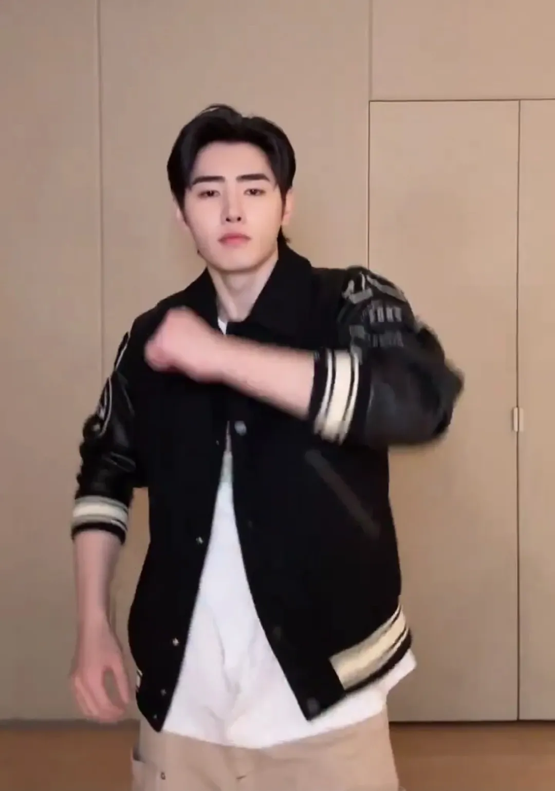 Foto aktivitas terbaru Sunghoon (ENHYPEN)