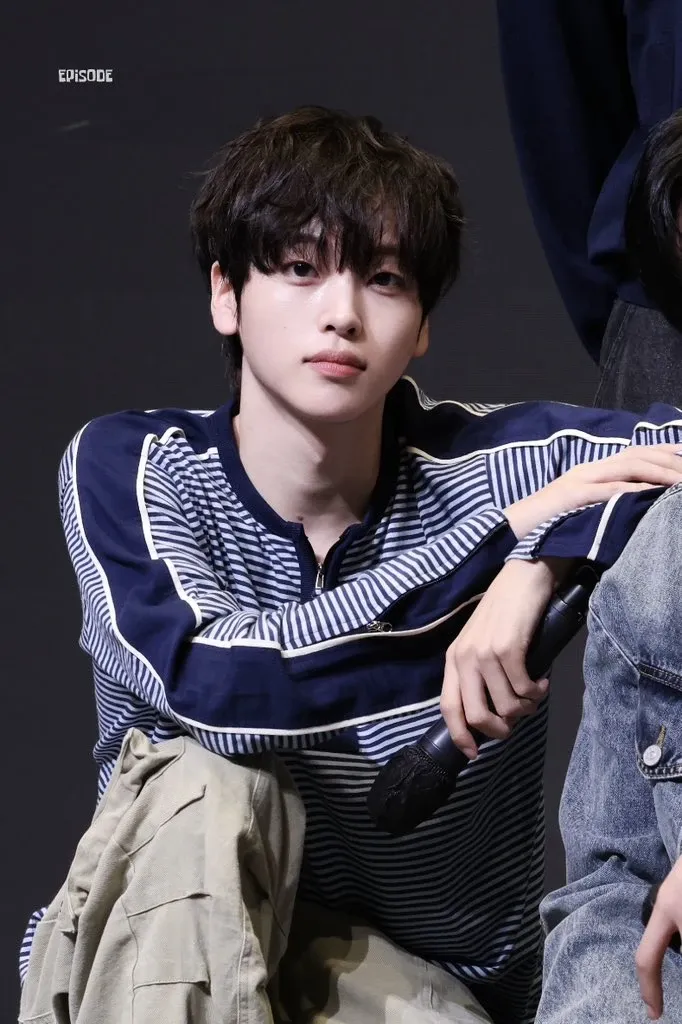 Behind-the-scenes cut of Hyeongjun (CRAVITY)