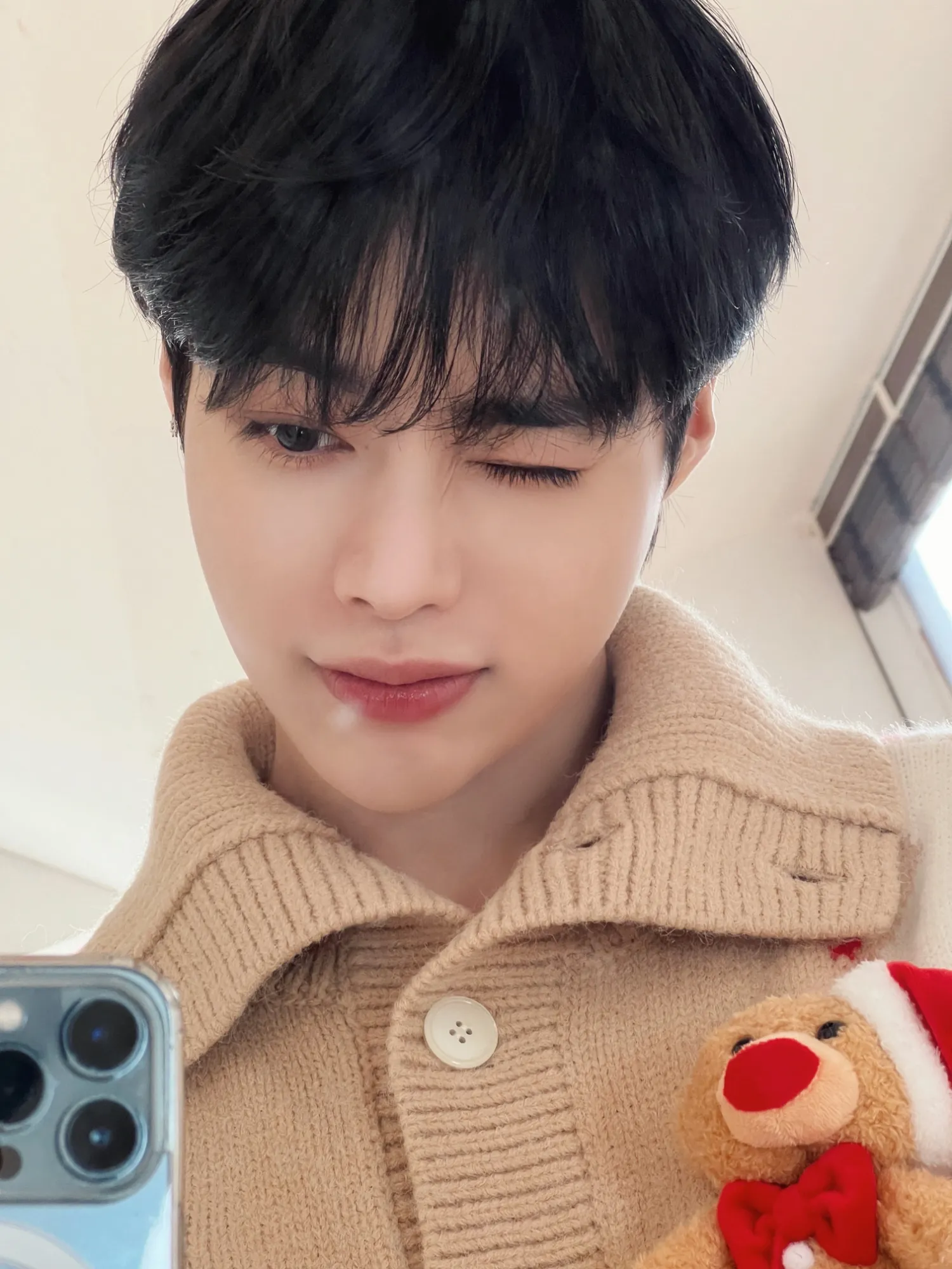 A moment captured by Hanbin (TEMPEST)'s fan