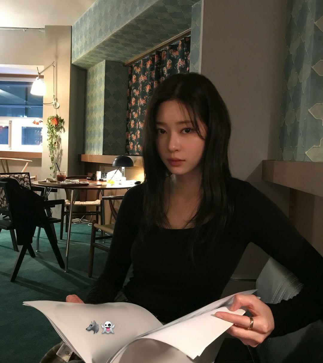 Behind-the-scenes cut of Kim Minju