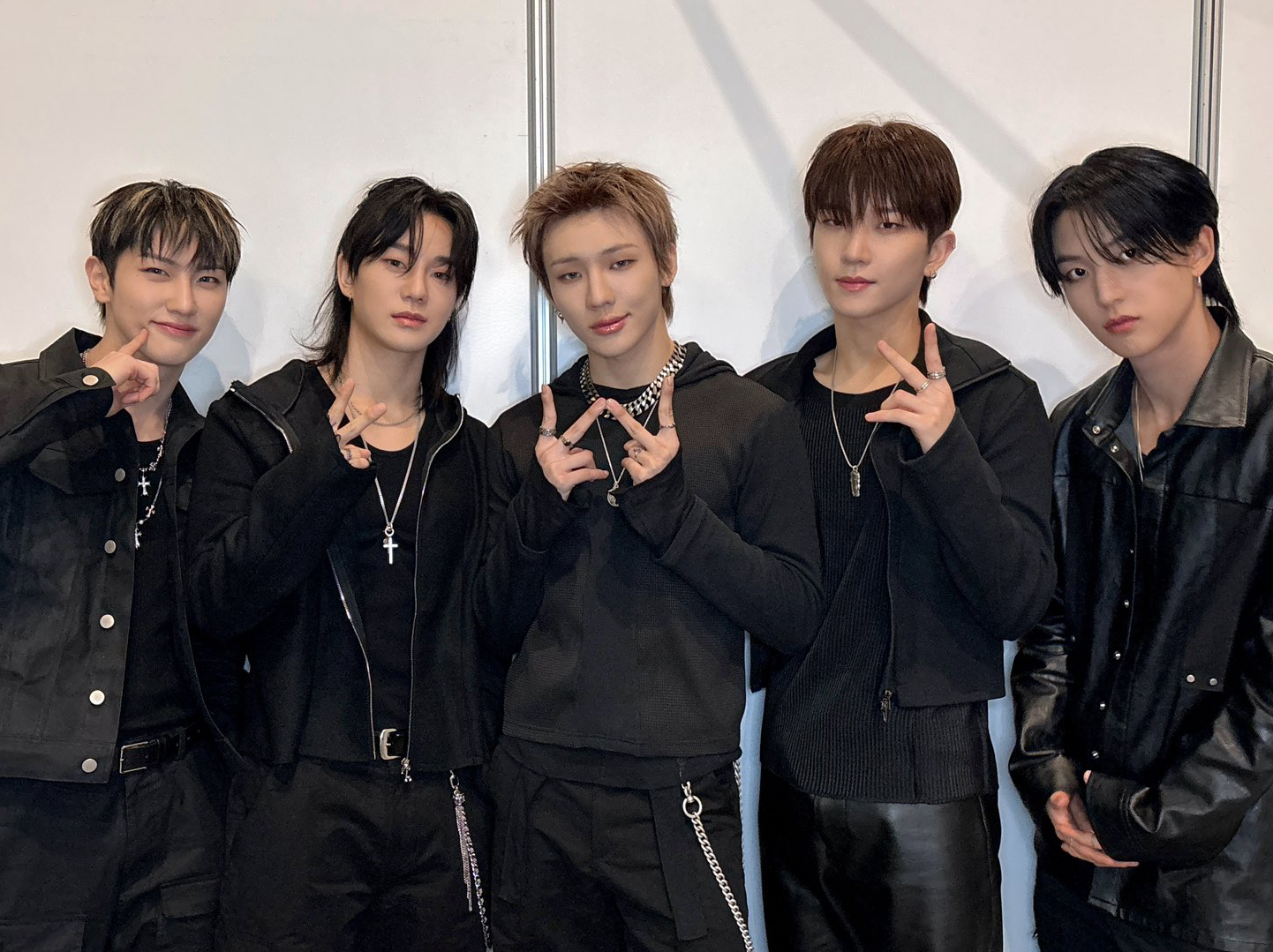 TNX의 비하인드 컷