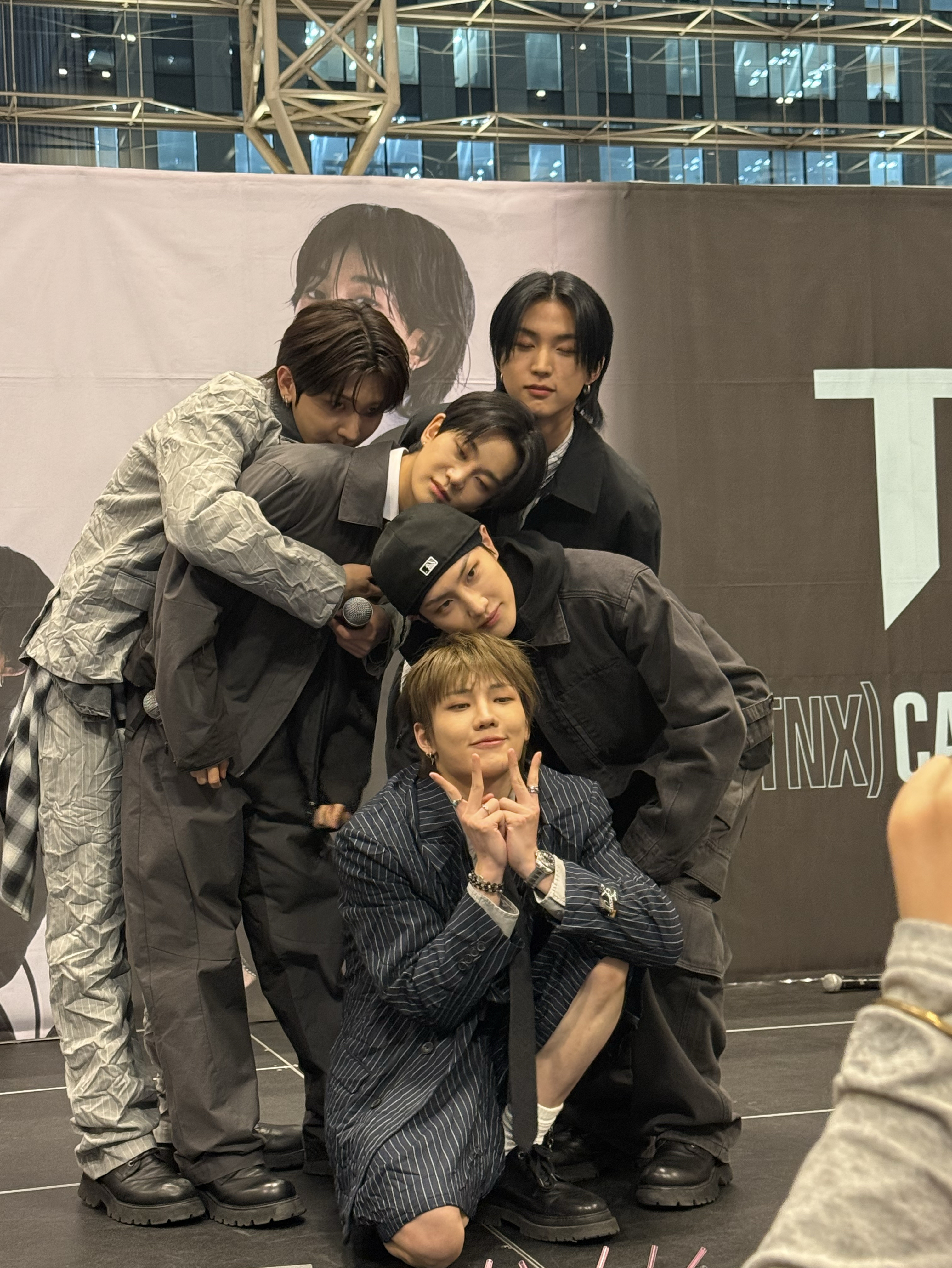 TNX의 비하인드 컷