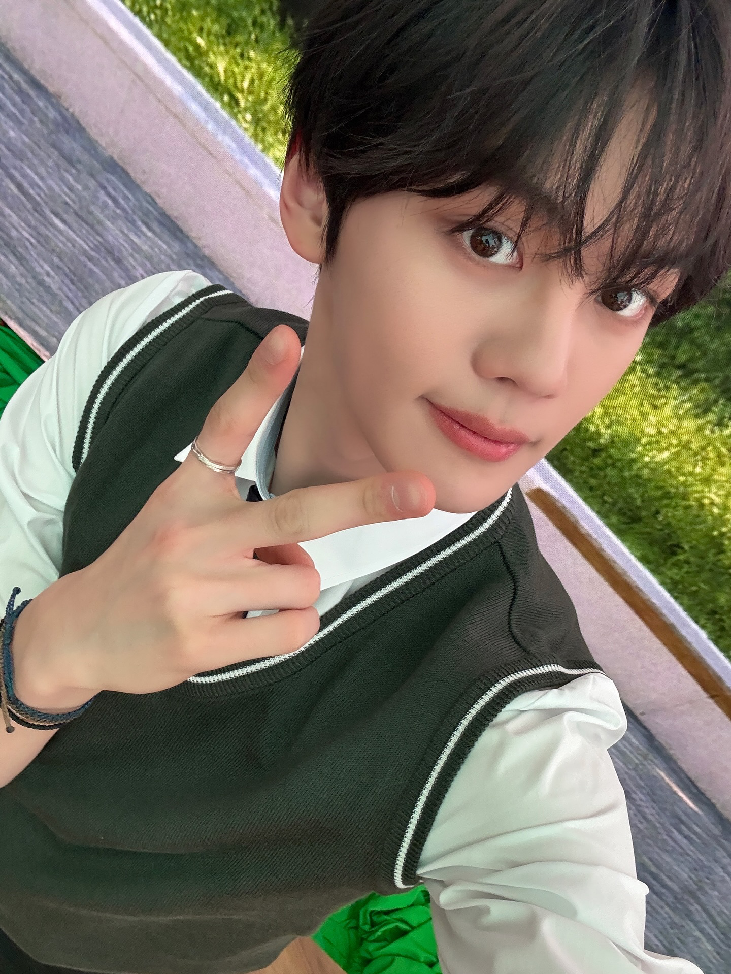 Behind-the-scenes cut of Kim Gyuvin