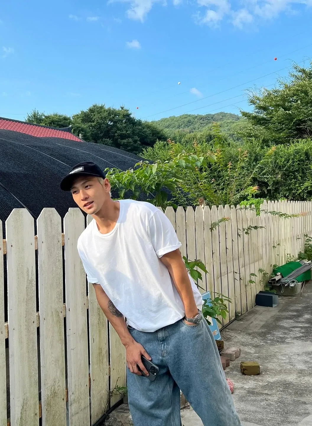 Behind-the-scenes cut of Baekho