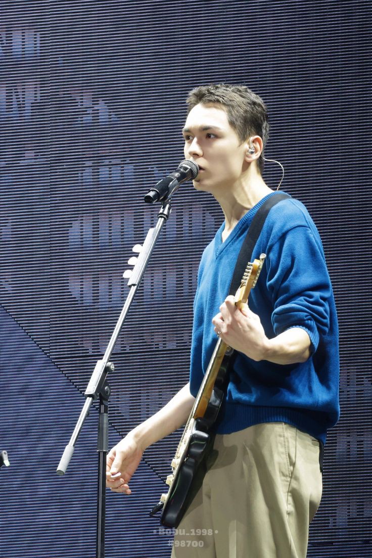 A moment captured by Vernon (SEVENTEEN)'s fan