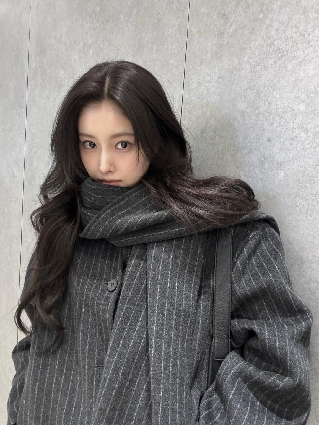 A moment captured by Kang Hyewon's fan