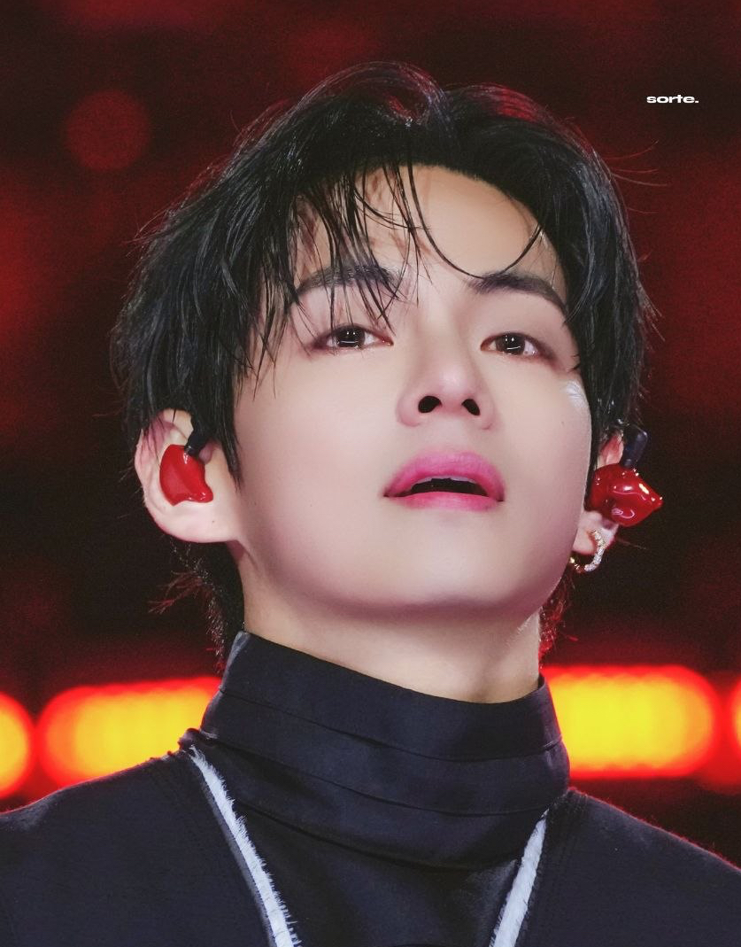 A moment captured by V (BTS)'s fan