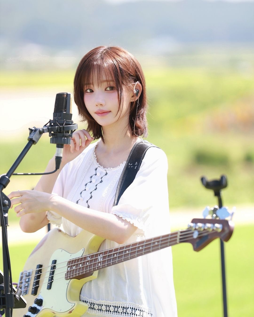 Behind-the-scenes cut of QWER