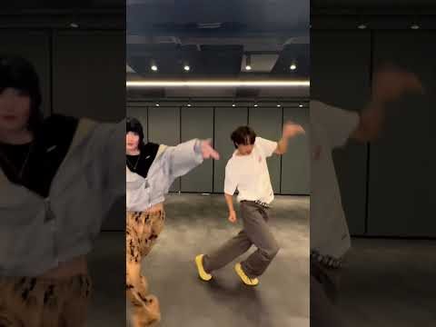Foto aktivitas terbaru Momo (TWICE)