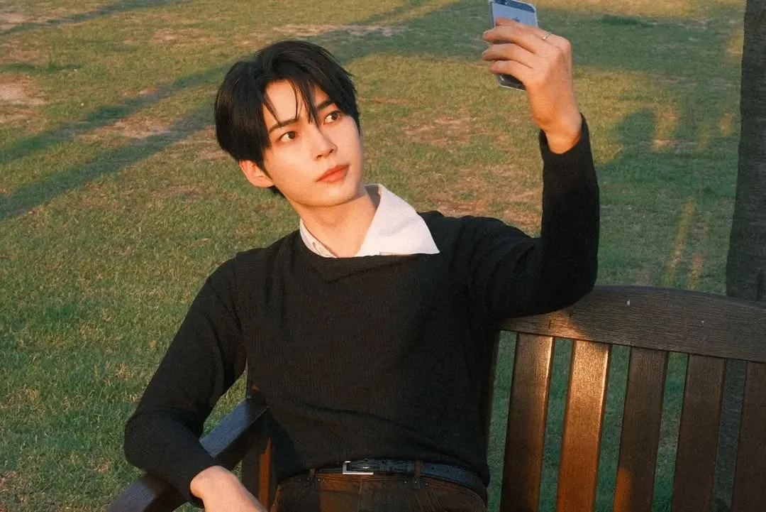 Behind-the-scenes cut of Sung Hanbin (ZEROBASEONE)