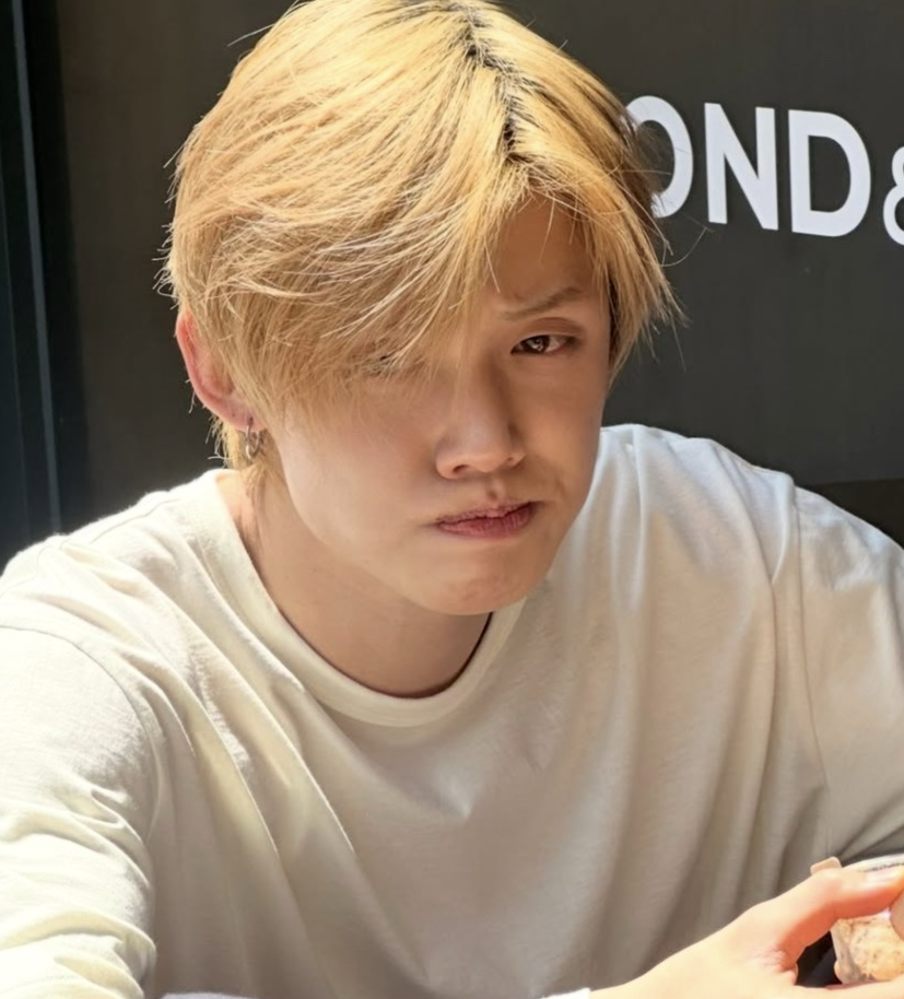 Foto aktivitas terbaru Yeonjun (TOMORROW X TOGETHER)