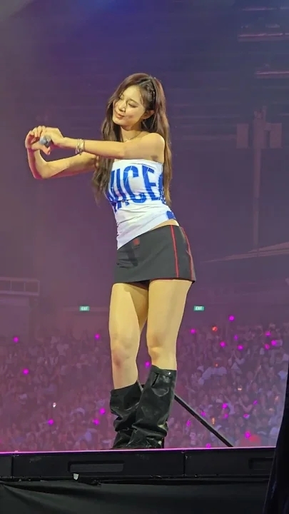 Momen yang diabadikan oleh penggemar Tzuyu (TWICE)