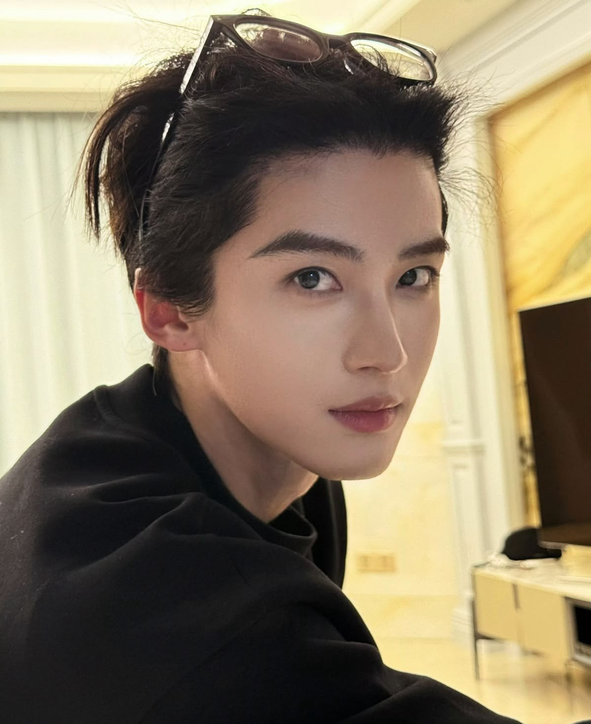 Recent activity shot of Yanan (PENTAGON)