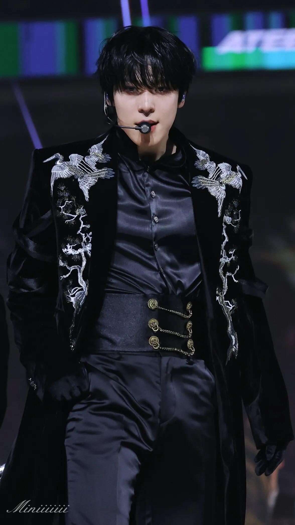 A heartfelt wallpaper shared by Yunho (ATEEZ)'s fans